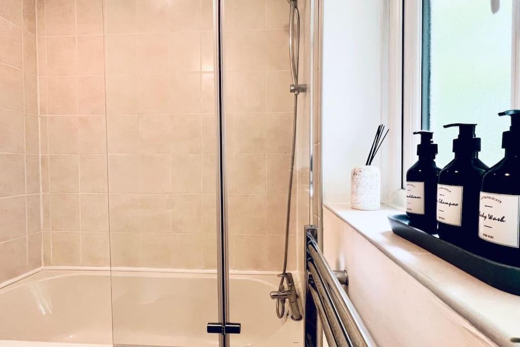 Urban Bliss Stylish Townhouse With Free Parking For A Convenient City Stay Λίβερπουλ Εξωτερικό φωτογραφία
