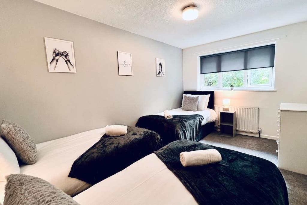 Urban Bliss Stylish Townhouse With Free Parking For A Convenient City Stay Λίβερπουλ Εξωτερικό φωτογραφία