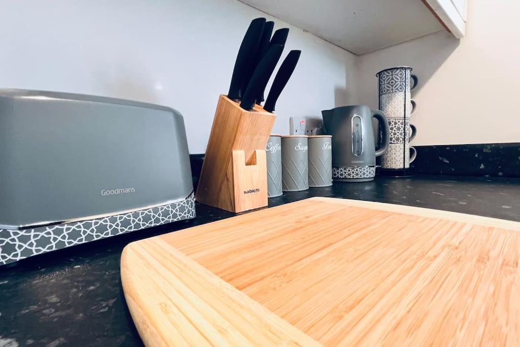 Urban Bliss Stylish Townhouse With Free Parking For A Convenient City Stay Λίβερπουλ Εξωτερικό φωτογραφία
