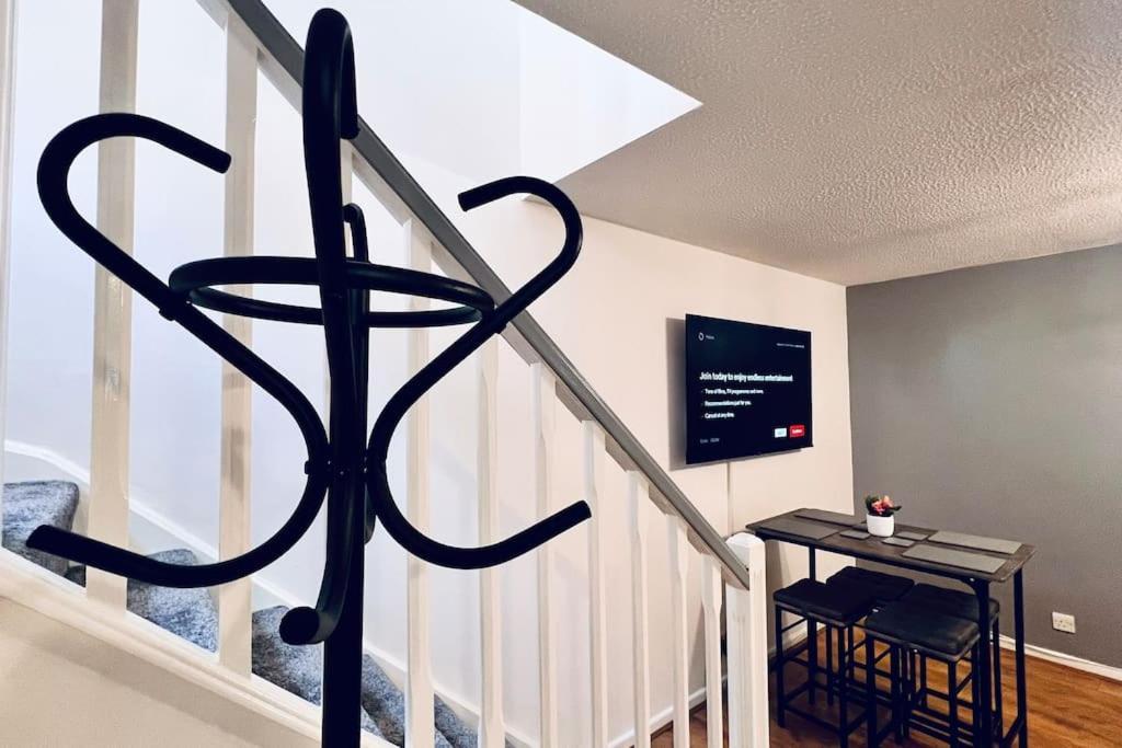 Urban Bliss Stylish Townhouse With Free Parking For A Convenient City Stay Λίβερπουλ Εξωτερικό φωτογραφία
